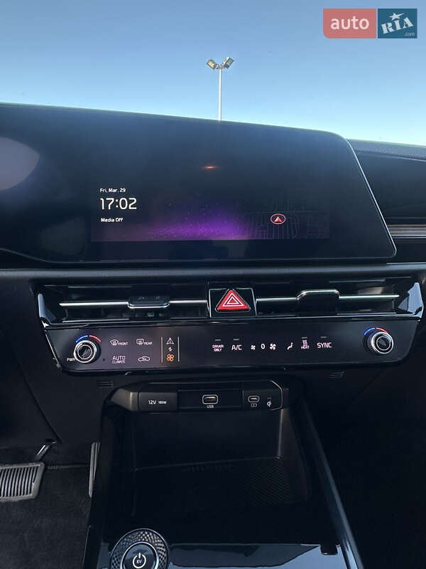 Внедорожник / Кроссовер Kia Niro 2023 в Новояворовске