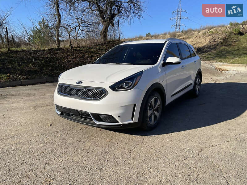 Внедорожник / Кроссовер Kia Niro 2017 в 