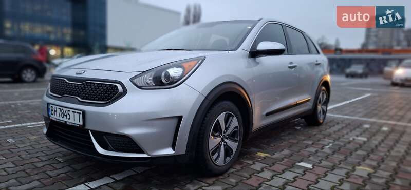 Внедорожник / Кроссовер Kia Niro 2017 в 