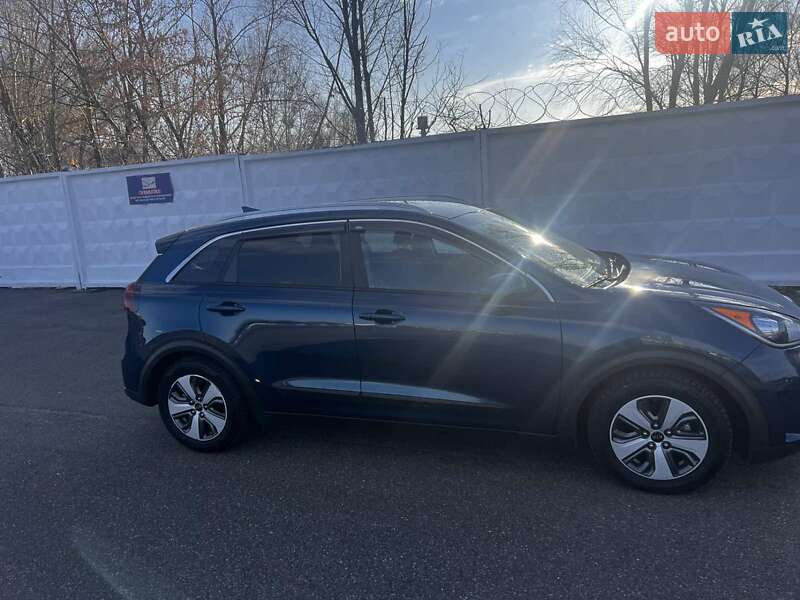 Позашляховик / Кросовер Kia Niro 2017 в Києві