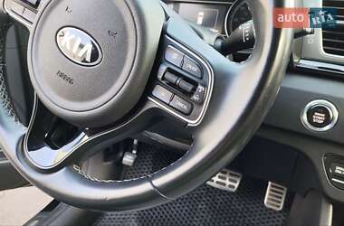 Позашляховик / Кросовер Kia Niro 2017 в 