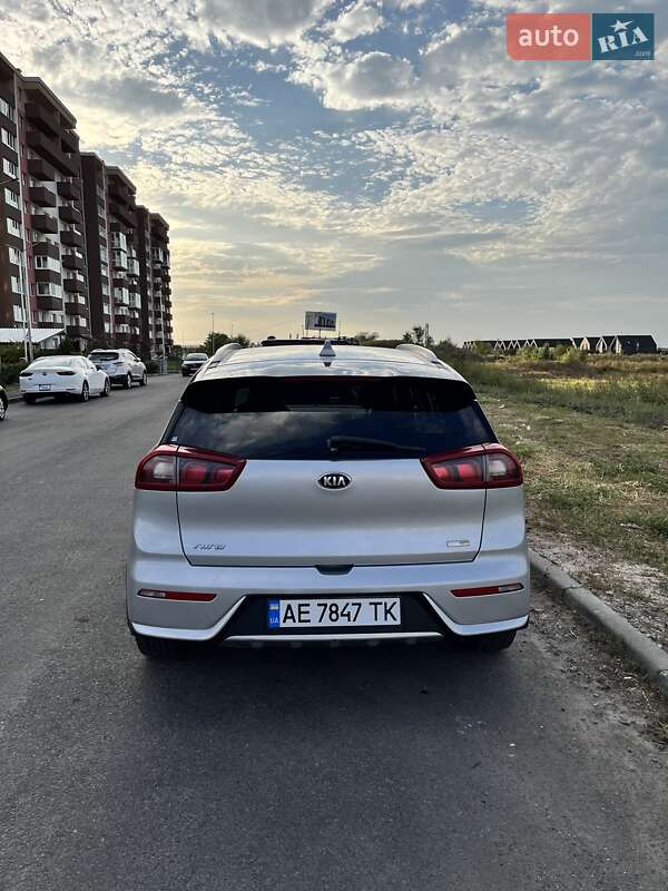 Позашляховик / Кросовер Kia Niro 2017 в Дніпрі