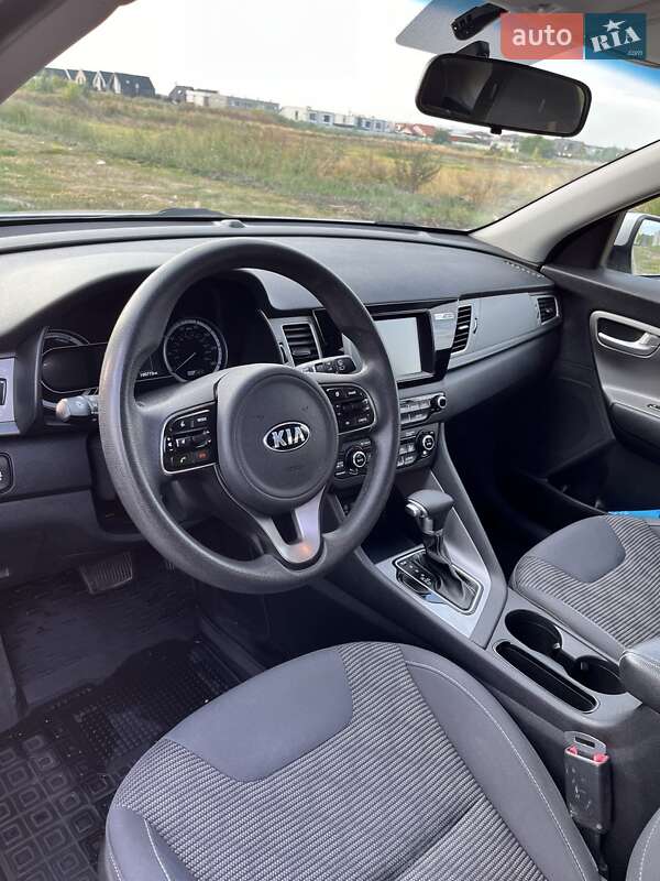 Позашляховик / Кросовер Kia Niro 2017 в Дніпрі
