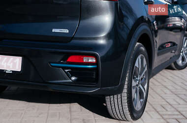 Позашляховик / Кросовер Kia Niro 2022 в 