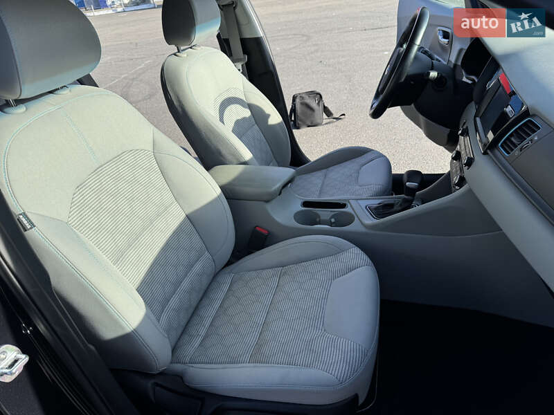 Внедорожник / Кроссовер Kia Niro 2018 в Киеве