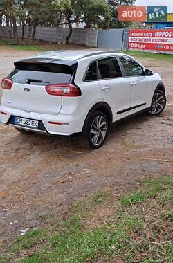 Позашляховик / Кросовер Kia Niro 2017 в 