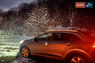Внедорожник / Кроссовер Kia Niro 2017 в 