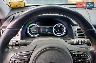 Позашляховик / Кросовер Kia Niro 2017 в 