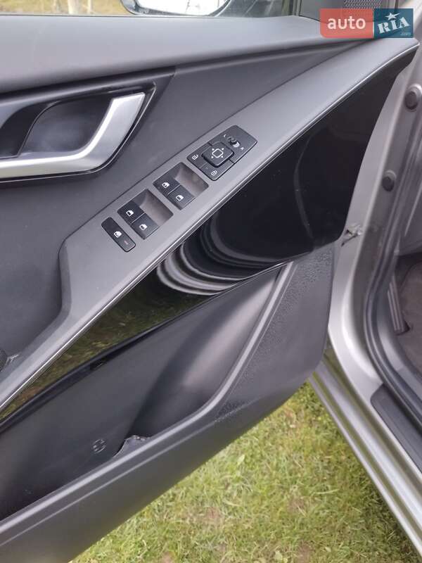 Позашляховик / Кросовер Kia Niro 2023 в Долині