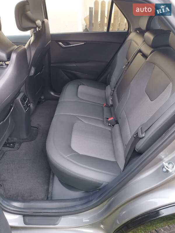 Позашляховик / Кросовер Kia Niro 2023 в Долині