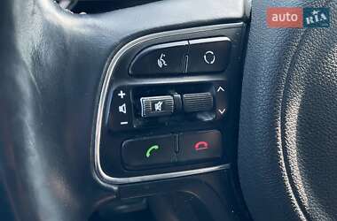 Внедорожник / Кроссовер Kia Niro 2016 в 