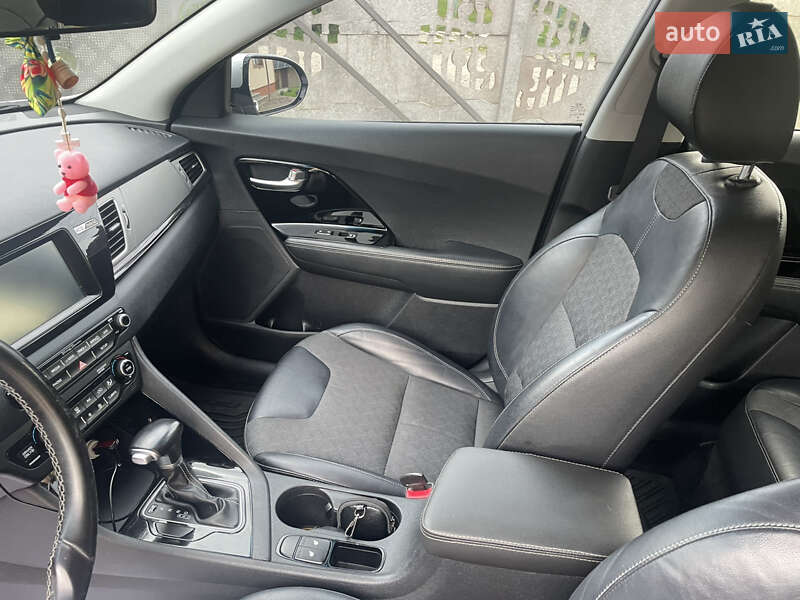 Внедорожник / Кроссовер Kia Niro 2017 в Отынии
