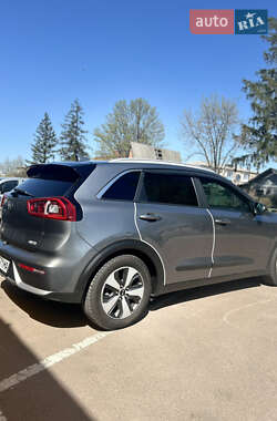 Позашляховик / Кросовер Kia Niro 2017 в 