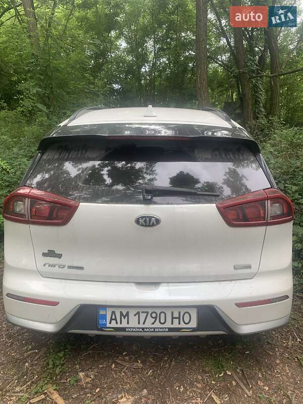 Позашляховик / Кросовер Kia Niro 2017 в Житомирі