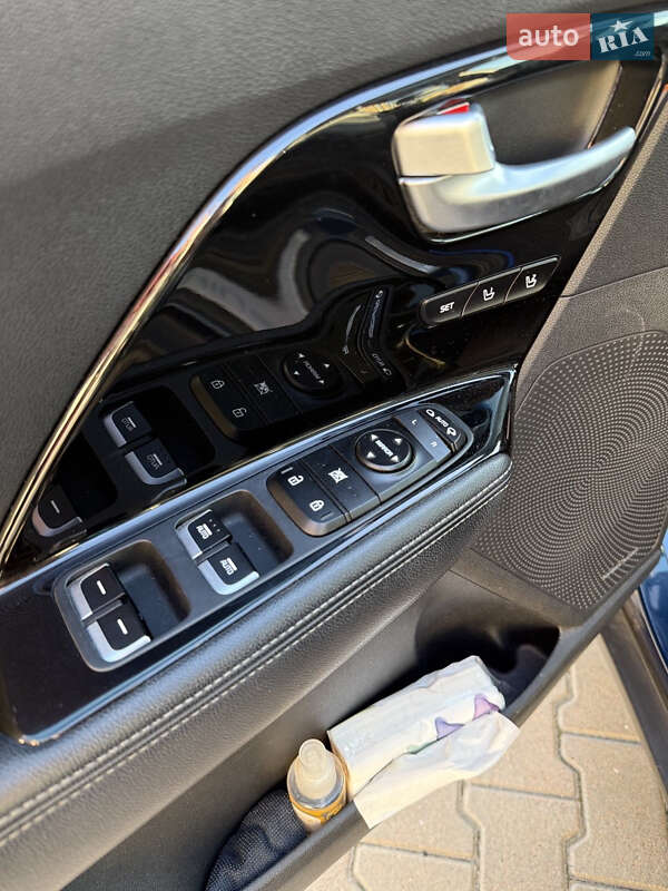 Внедорожник / Кроссовер Kia Niro 2017 в Киеве