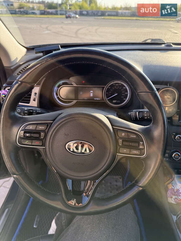 Внедорожник / Кроссовер Kia Niro 2017 в Киеве