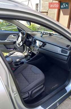 Внедорожник / Кроссовер Kia Niro 2017 в 