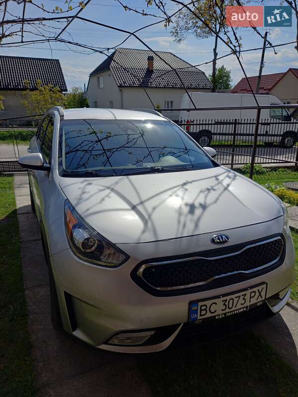Внедорожник / Кроссовер Kia Niro 2017 в 