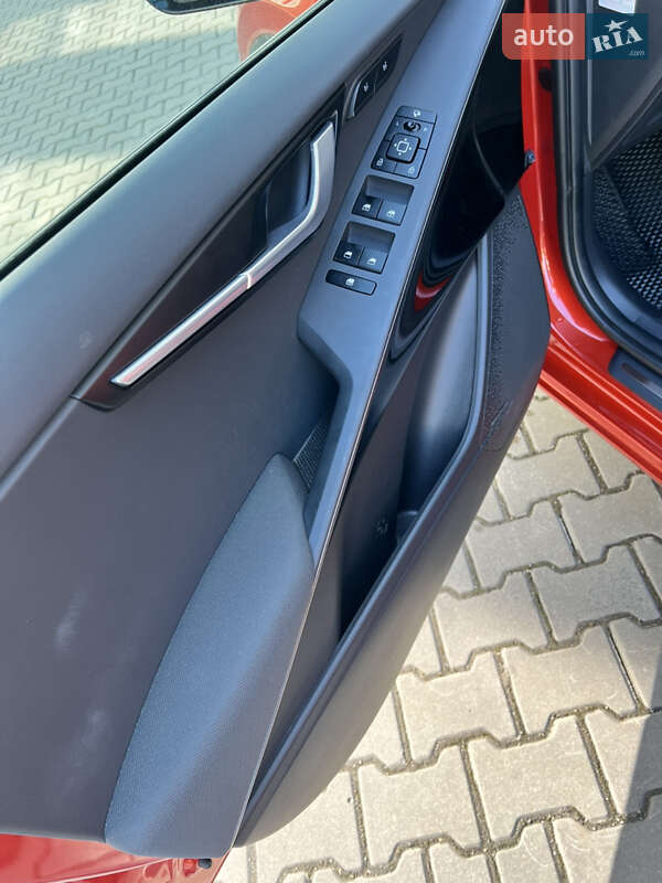 Позашляховик / Кросовер Kia Niro 2023 в Івано-Франківську