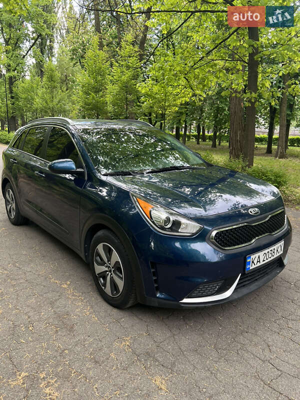 Внедорожник / Кроссовер Kia Niro 2017 в Киеве