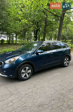 Позашляховик / Кросовер Kia Niro 2017 в Києві