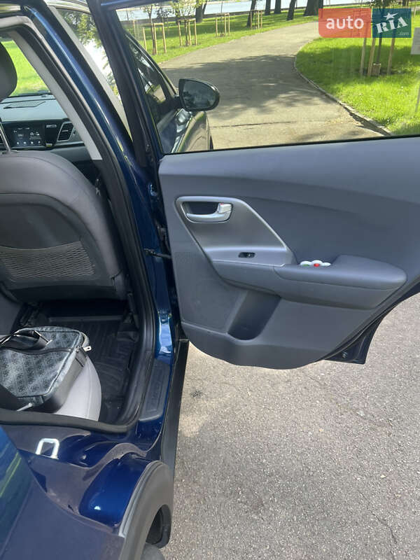 Внедорожник / Кроссовер Kia Niro 2017 в Киеве