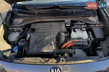 Внедорожник / Кроссовер Kia Niro 2016 в 