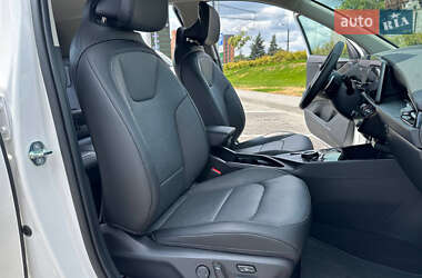 Внедорожник / Кроссовер Kia Niro 2023 в 