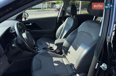 Позашляховик / Кросовер Kia Niro 2016 в 