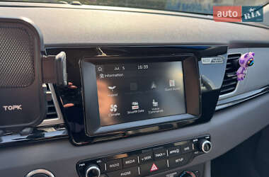 Позашляховик / Кросовер Kia Niro 2016 в 