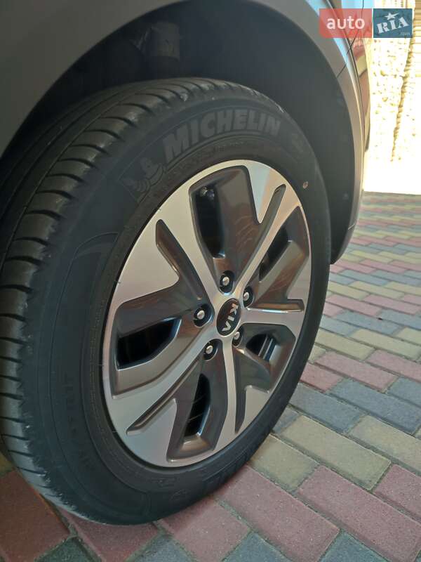 Внедорожник / Кроссовер Kia Niro 2020 в Ровно фото 23 Внедорожник / Кроссовер Kia Niro 2020 в Ровно