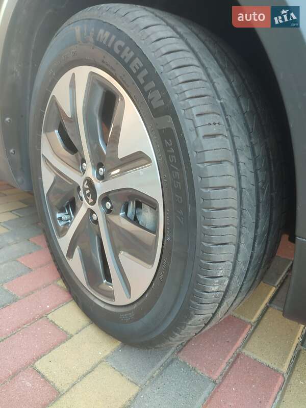 Внедорожник / Кроссовер Kia Niro 2020 в Ровно фото 3 Внедорожник / Кроссовер Kia Niro 2020 в Ровно