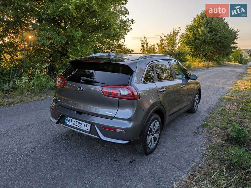 Позашляховик / Кросовер Kia Niro 2017 в Івано-Франківську