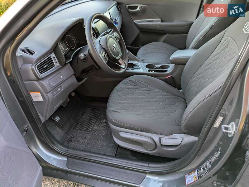 Позашляховик / Кросовер Kia Niro 2017 в Івано-Франківську