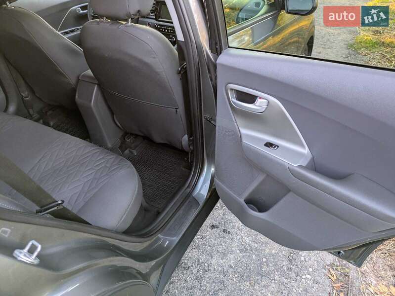 Позашляховик / Кросовер Kia Niro 2017 в Івано-Франківську