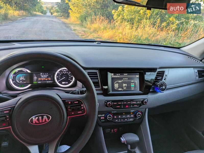 Позашляховик / Кросовер Kia Niro 2017 в Івано-Франківську