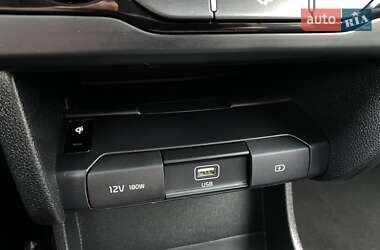 Позашляховик / Кросовер Kia Niro 2021 в 