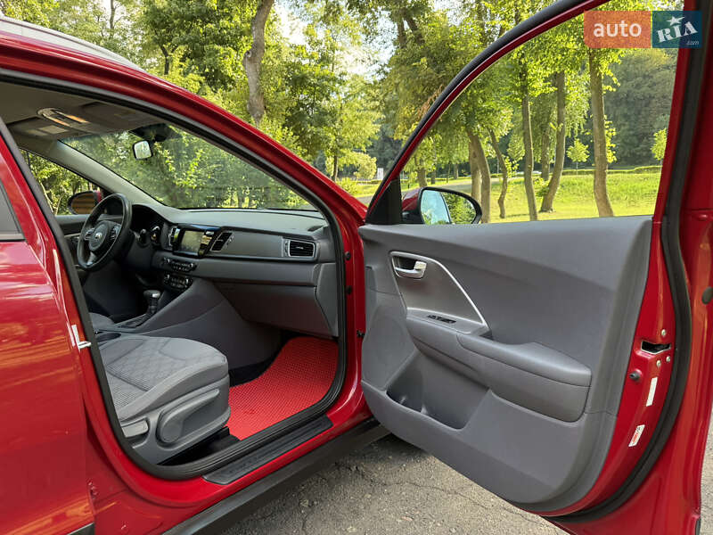 Внедорожник / Кроссовер Kia Niro 2017 в Киеве