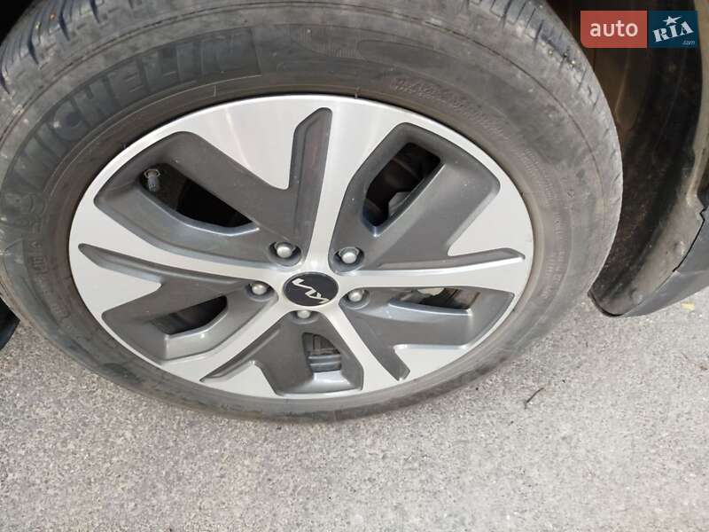 Позашляховик / Кросовер Kia Niro 2021 в Шполі