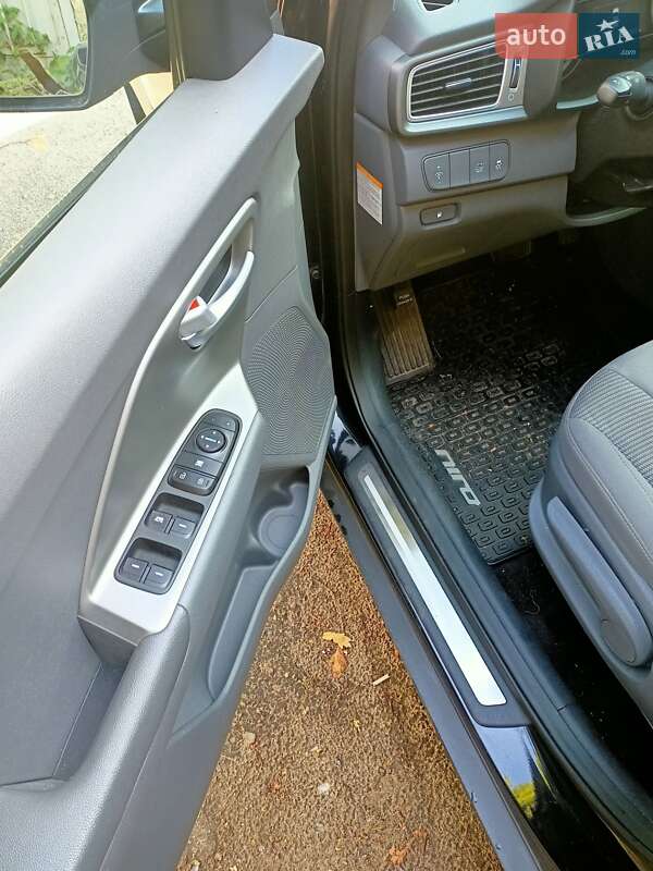 Внедорожник / Кроссовер Kia Niro 2017 в Львове фото 18 Внедорожник / Кроссовер Kia Niro 2017 в Львове