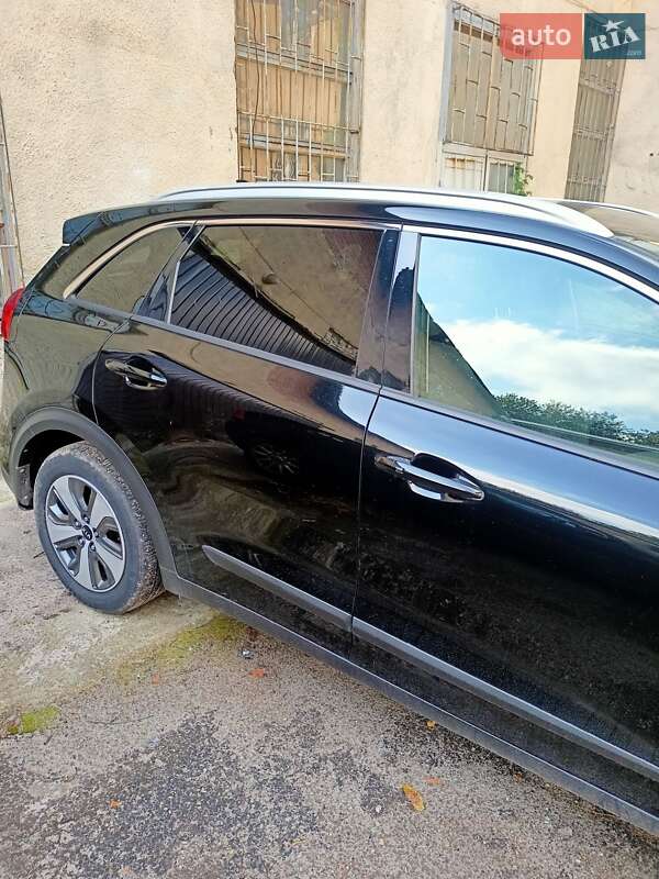 Внедорожник / Кроссовер Kia Niro 2017 в Львове фото 6 Внедорожник / Кроссовер Kia Niro 2017 в Львове