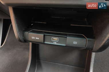 Позашляховик / Кросовер Kia Niro 2020 в 