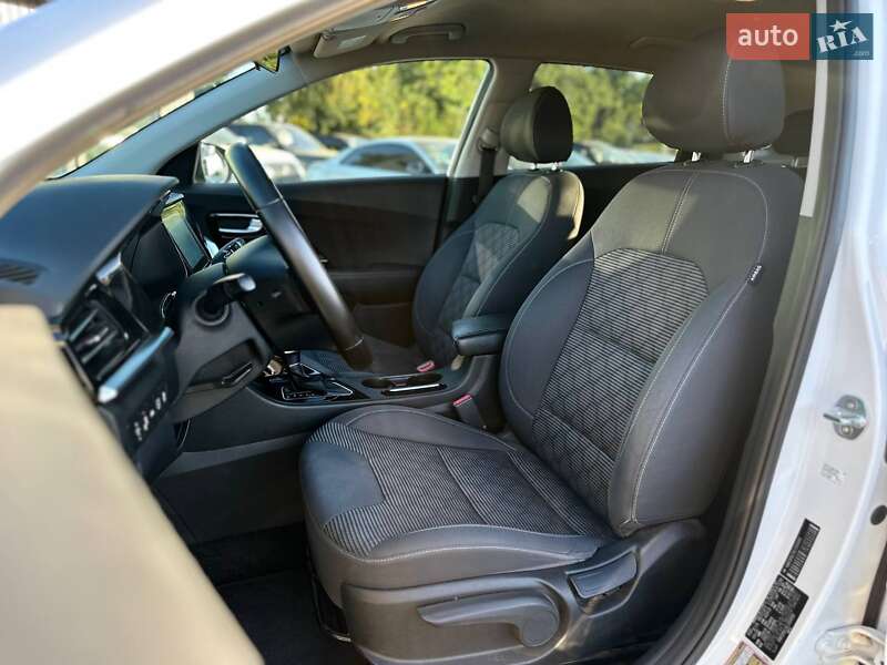 Позашляховик / Кросовер Kia Niro 2020 в Києві фото 12 Позашляховик / Кросовер Kia Niro 2020 в Києві