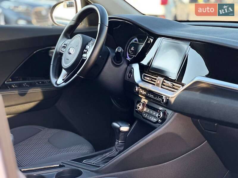 Позашляховик / Кросовер Kia Niro 2020 в Києві фото 16 Позашляховик / Кросовер Kia Niro 2020 в Києві