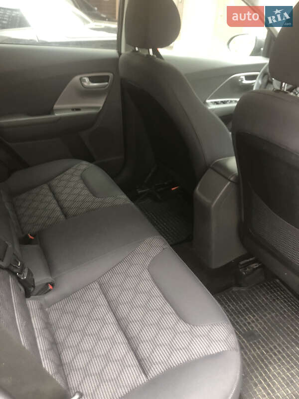 Внедорожник / Кроссовер Kia Niro 2016 в Тернополе фото 6 Внедорожник / Кроссовер Kia Niro 2016 в Тернополе