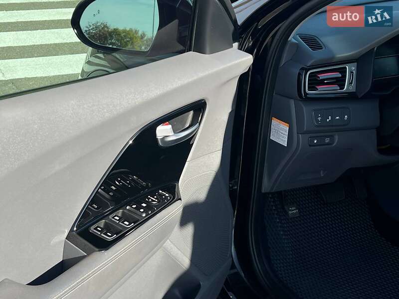 Позашляховик / Кросовер Kia Niro 2017 в Одесі фото 9 Позашляховик / Кросовер Kia Niro 2017 в Одесі