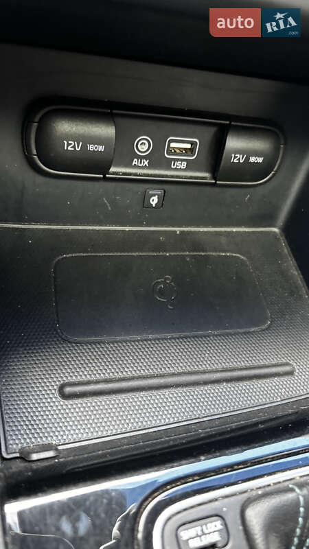 Внедорожник / Кроссовер Kia Niro 2017 в Полтаве