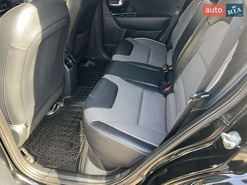 Позашляховик / Кросовер Kia Niro 2020 в Чернівцях