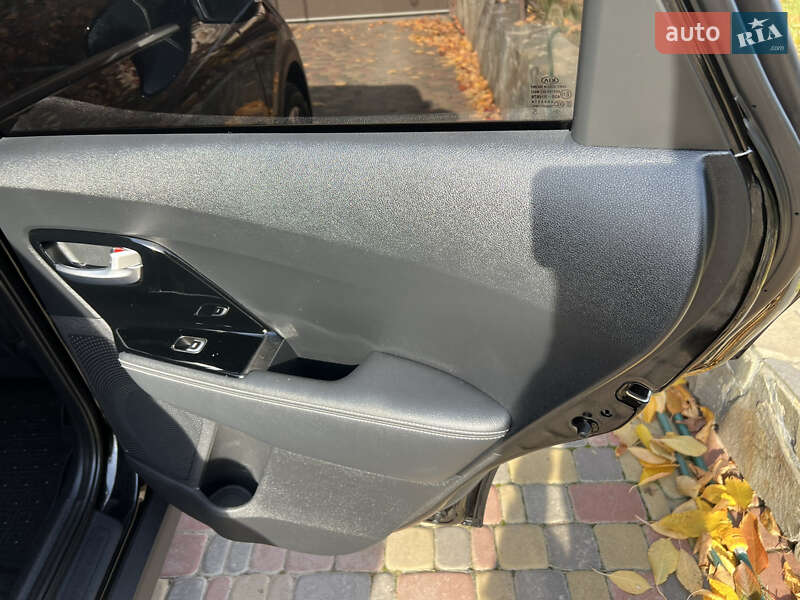 Позашляховик / Кросовер Kia Niro 2020 в Чернівцях