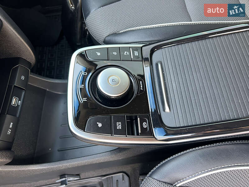 Позашляховик / Кросовер Kia Niro 2020 в Чернівцях